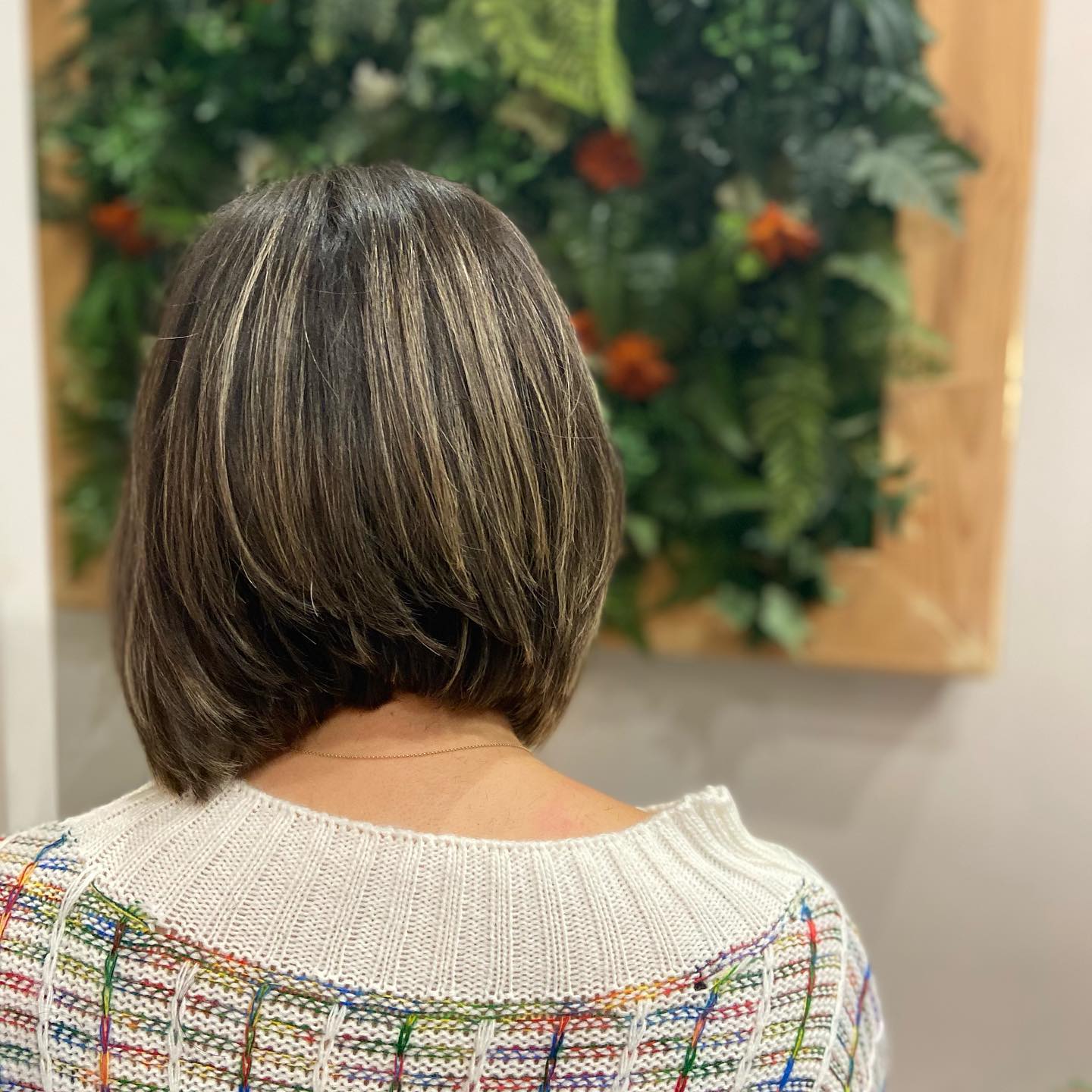 Corte bob corto con efecto luminoso en Amare Salon, peluquería en Valdemoro