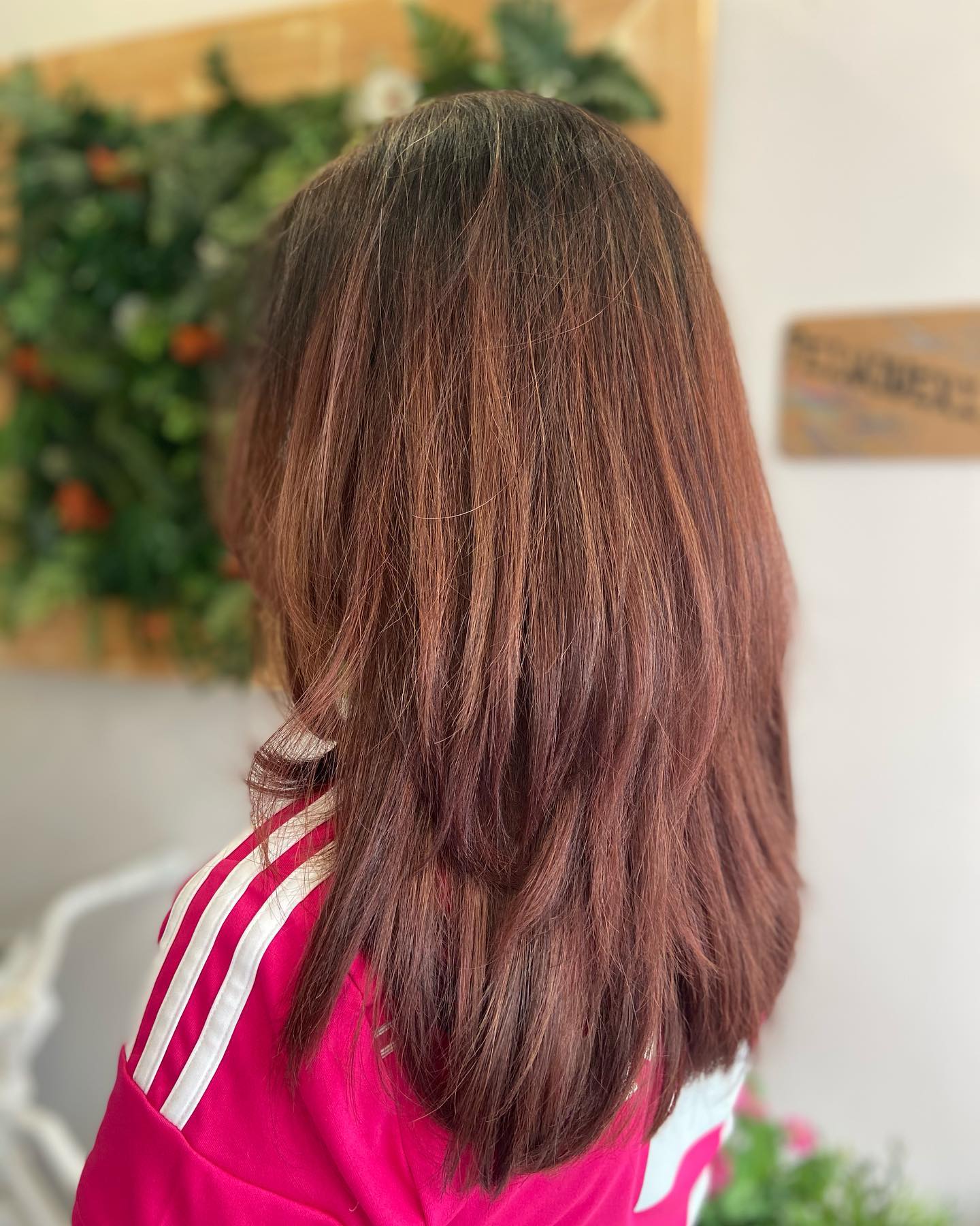 Color cobrizo suave con brillo natural en Amare Salon, peluquería en Valdemoro
