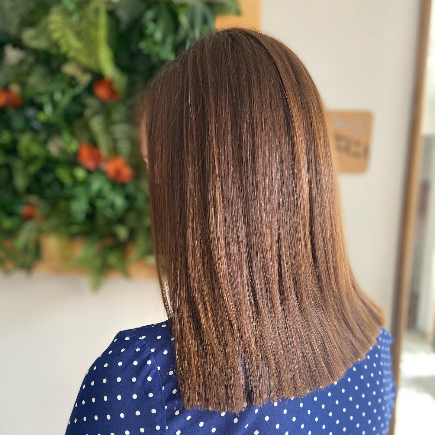 Corte recto con acabado pulido en Amare Salon, peluquería en Valdemoro