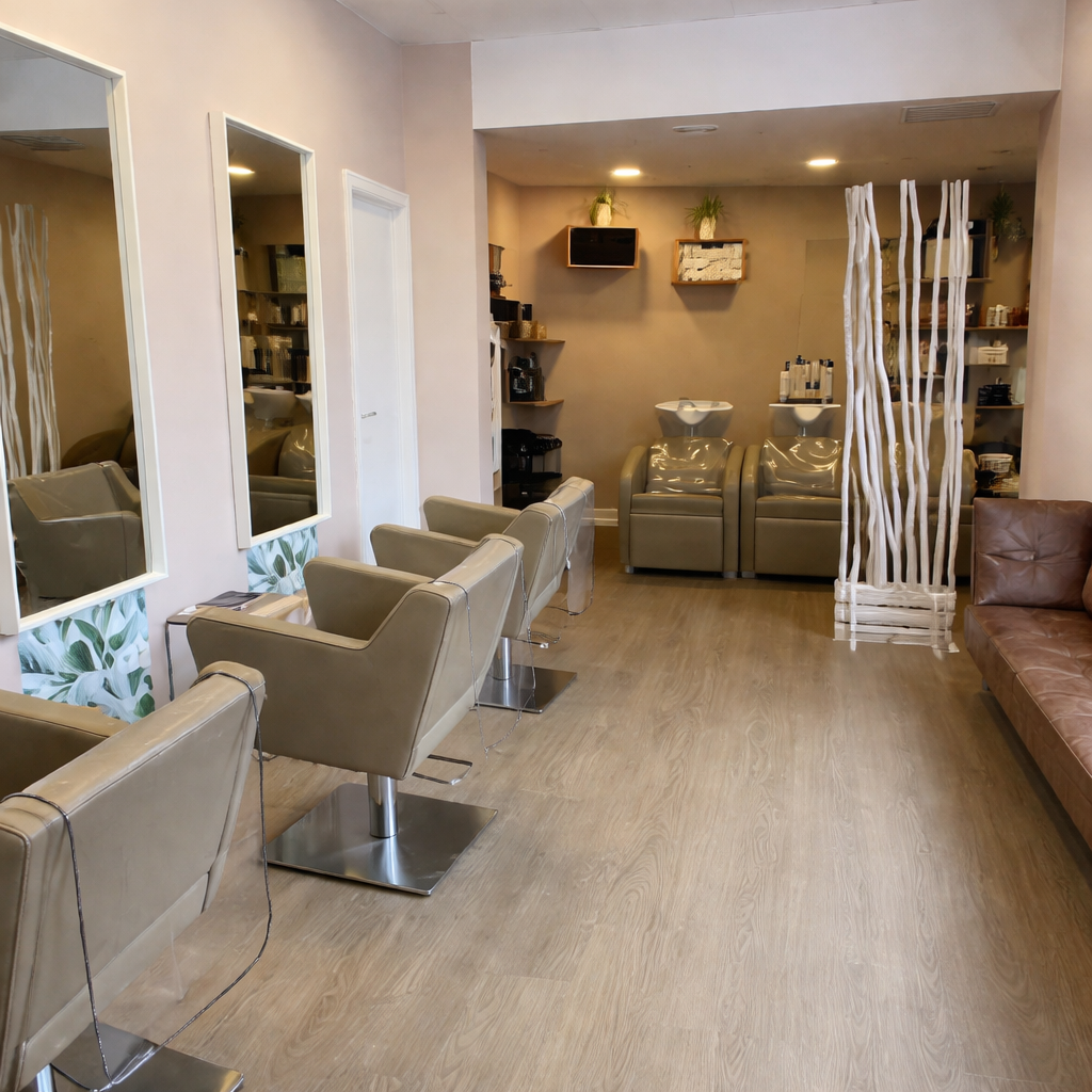 Interior del salón de peluquería Amare Salon en Valdemoro